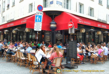 A very busy Café Central at 40 rue Cler